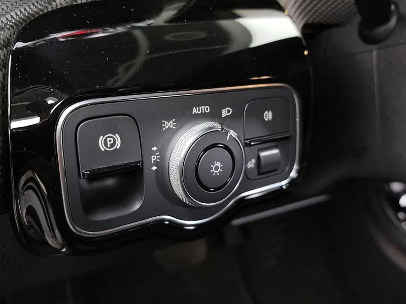Mercedes-Benz A 220 220 Hatchback, снимка 17 - Автомобили и джипове - 55558093