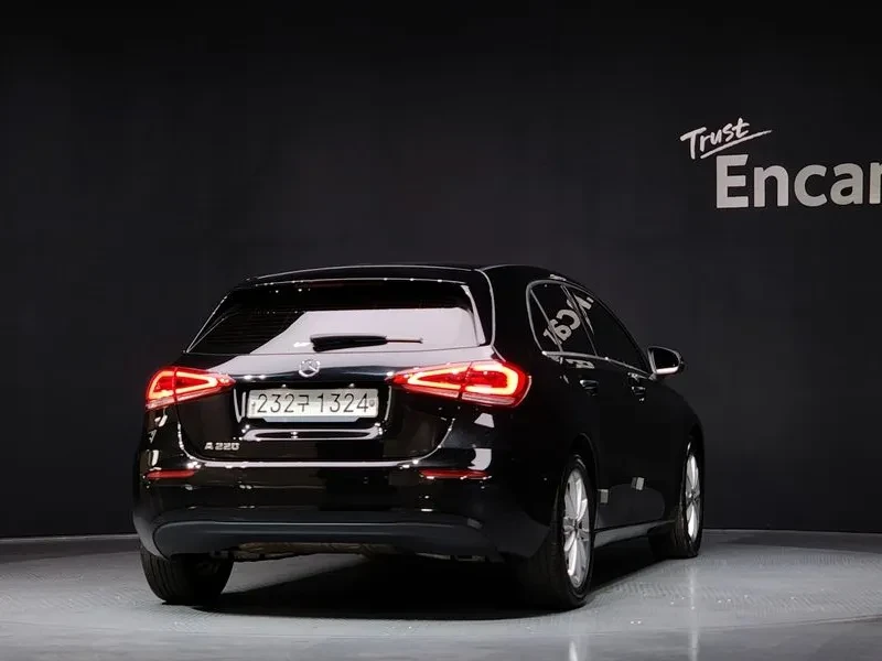 Mercedes-Benz A 220 220 Hatchback, снимка 4 - Автомобили и джипове - 55558093