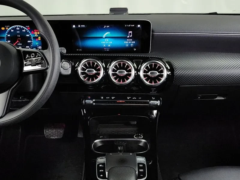 Mercedes-Benz A 220 220 Hatchback, снимка 14 - Автомобили и джипове - 55558093