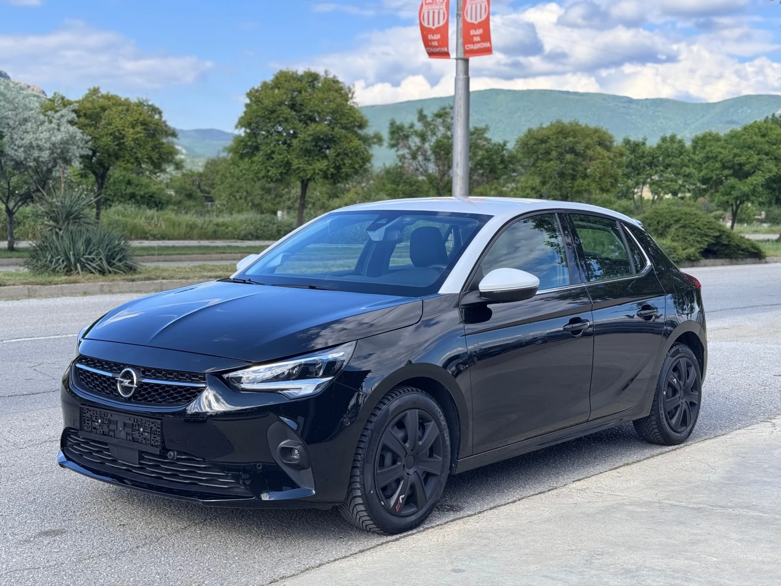 Opel Corsa 1.2i 75кс * Камера* Асистенти* LED* , снимка 1