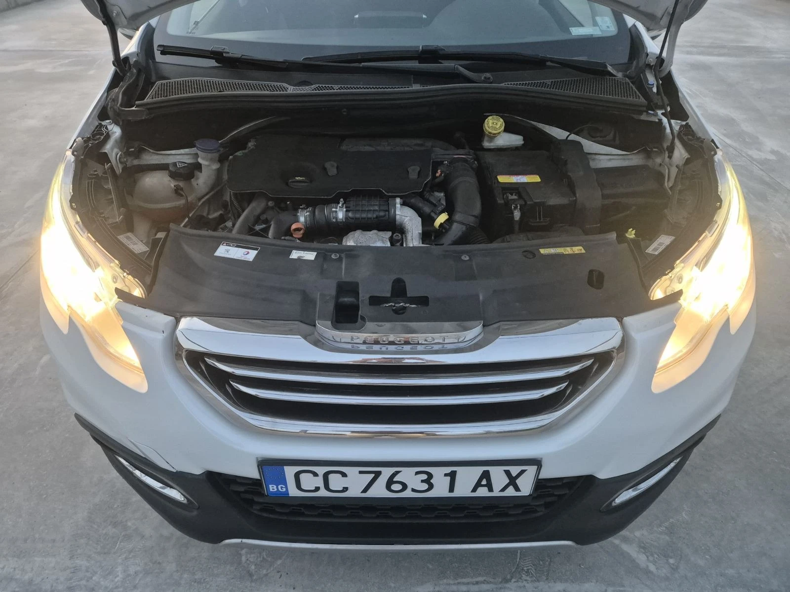 Peugeot 2008 1.6 E HDI AVTOMAT, БЯЛА ПЕРЛА , ПАНОРАМА - изображение 6