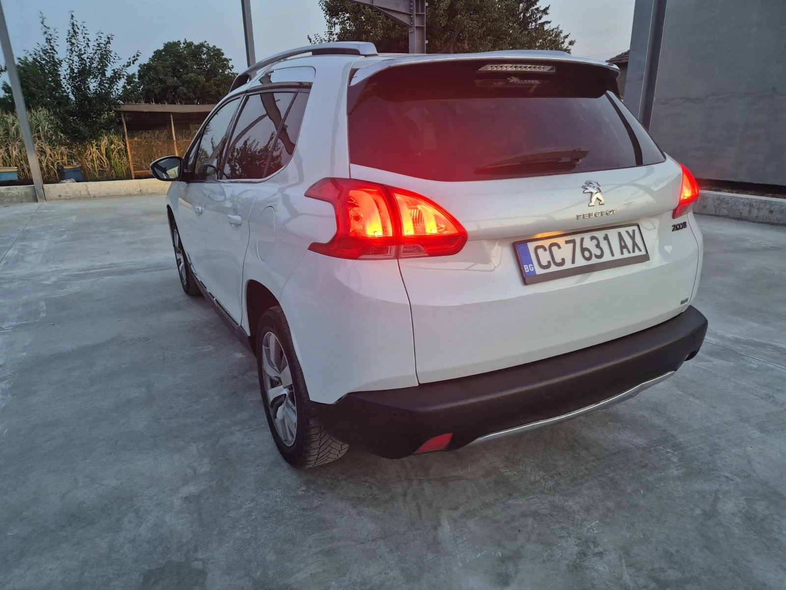 Peugeot 2008 1.6 E HDI AVTOMAT, БЯЛА ПЕРЛА , ПАНОРАМА - изображение 4