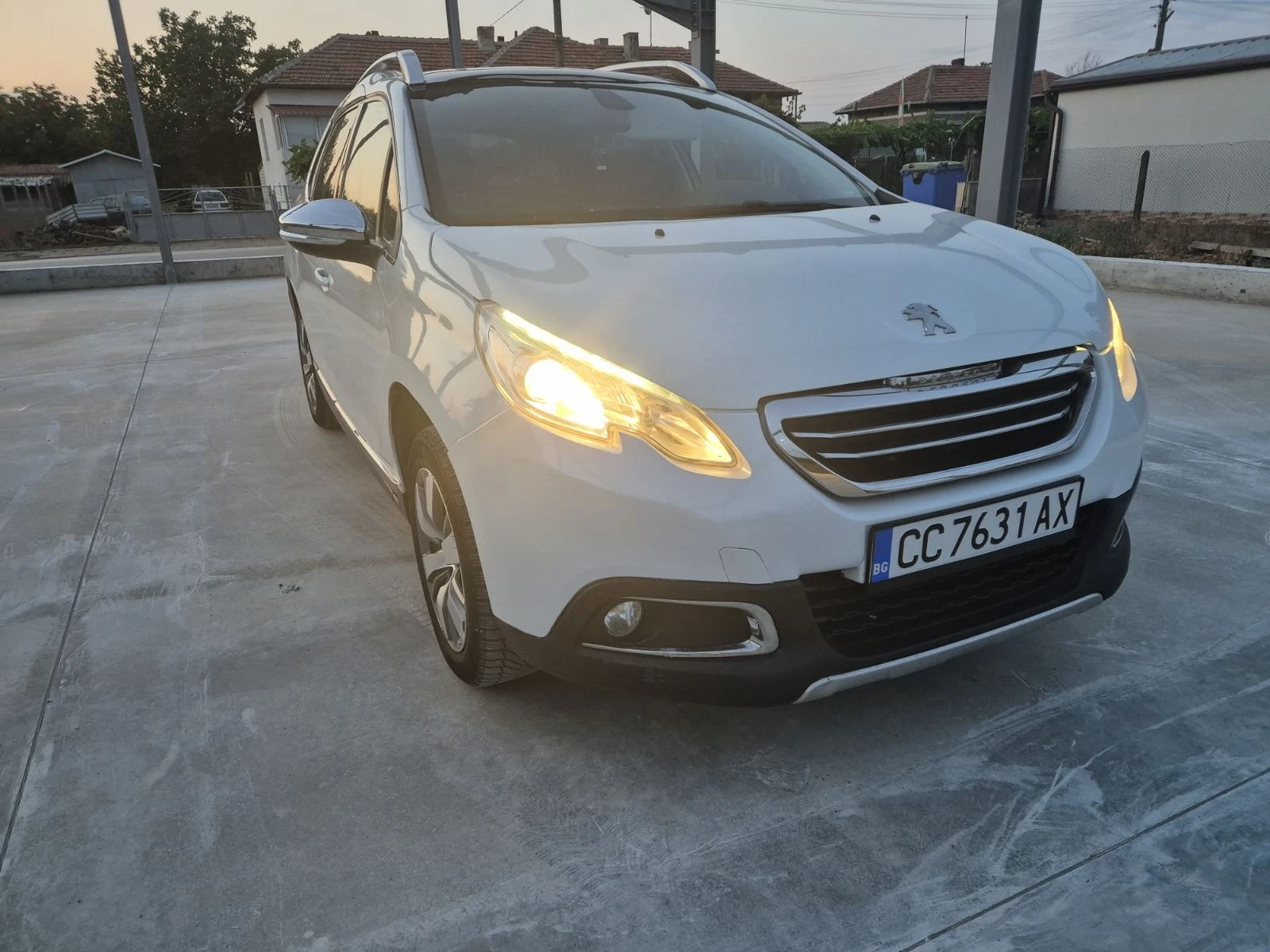 Peugeot 2008 1.6 E HDI AVTOMAT, БЯЛА ПЕРЛА , ПАНОРАМА - изображение 3