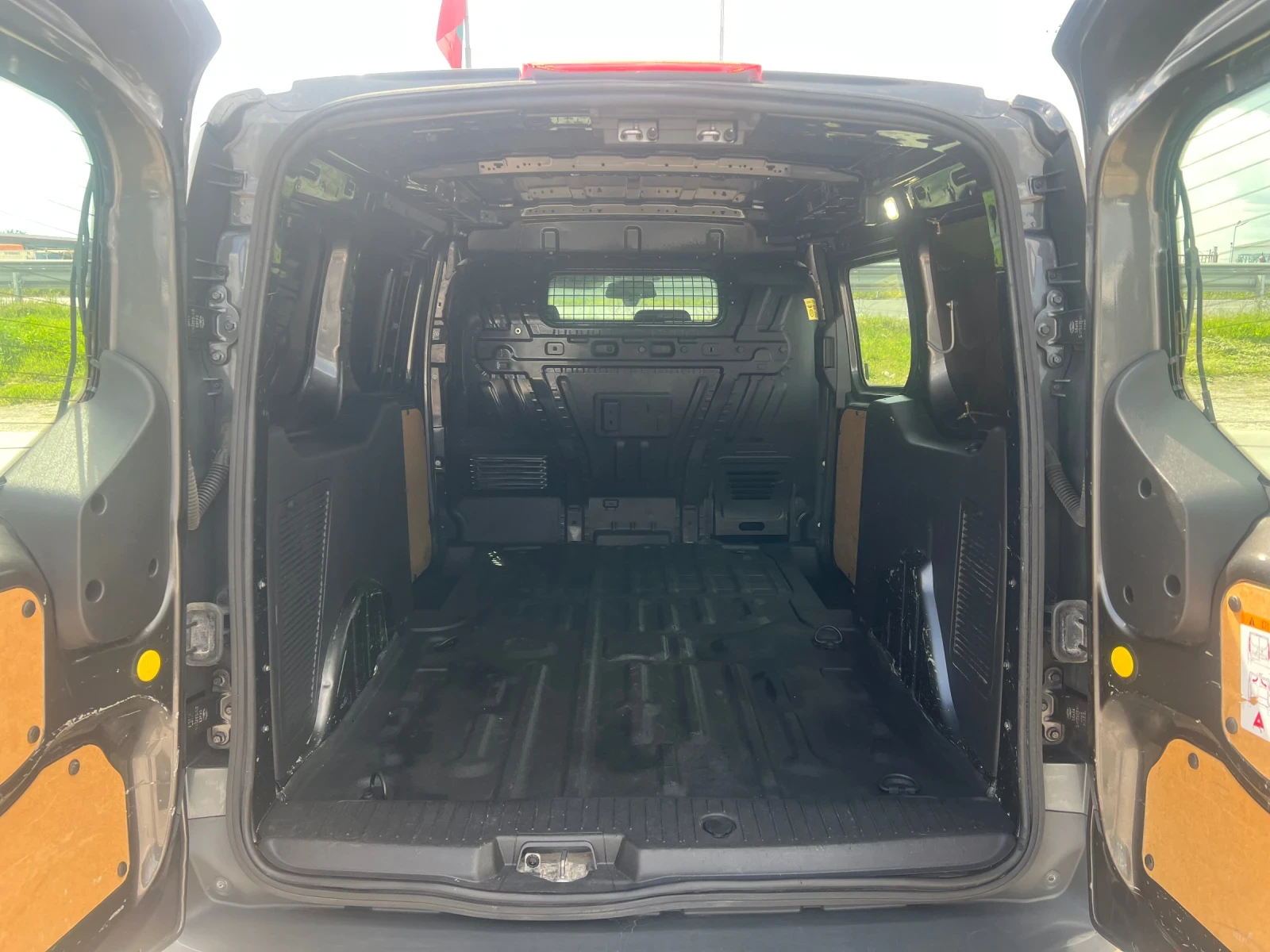Ford Connect 1.5tdci - изображение 9