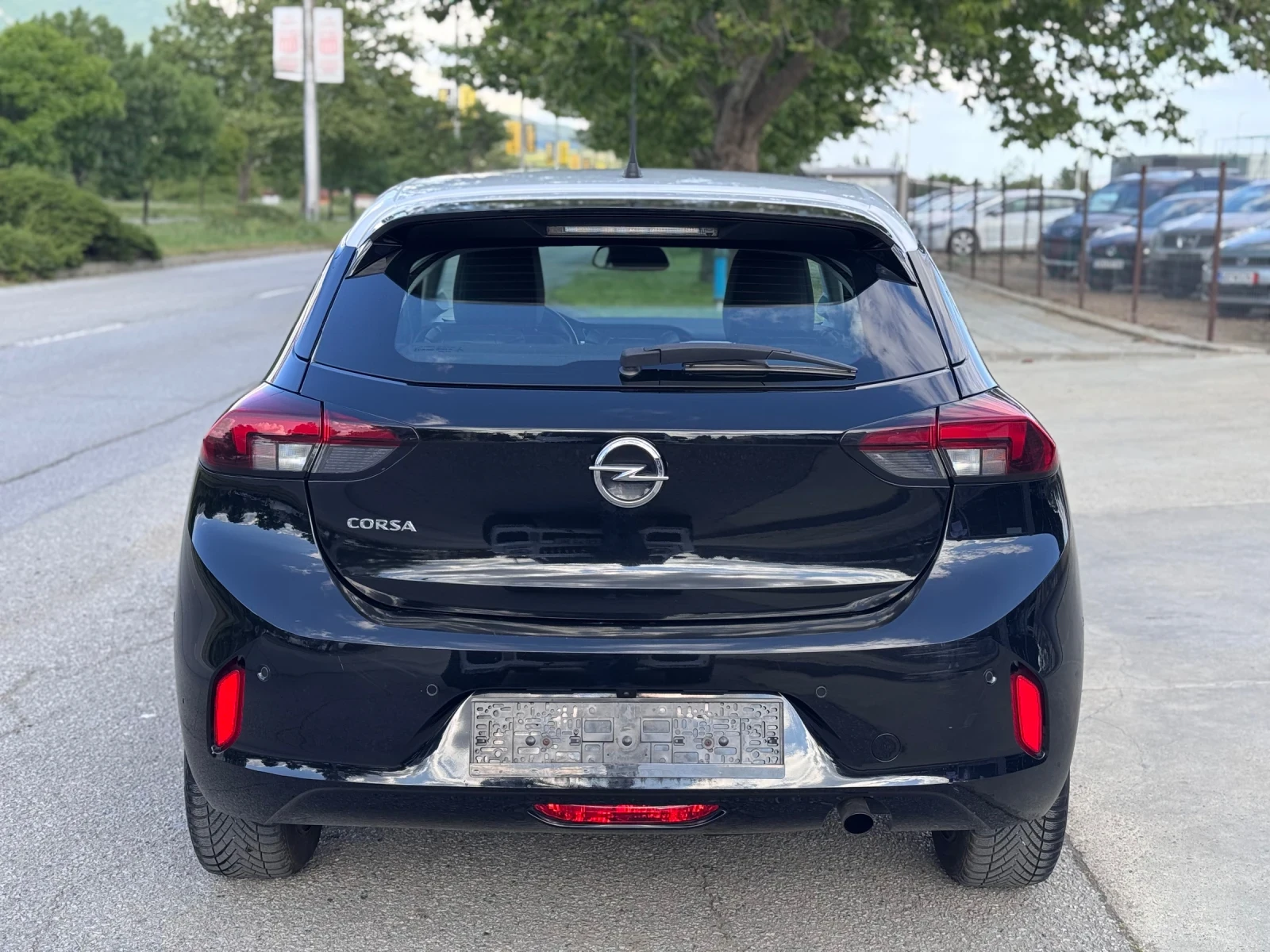 Opel Corsa 1.2i 75кс * Камера* Асистенти* LED*  - изображение 4