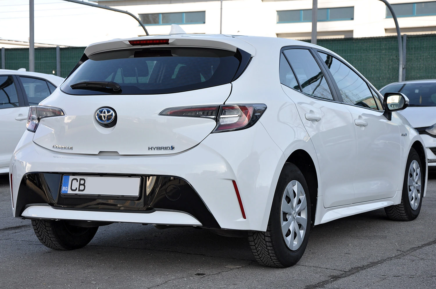 Toyota Corolla 1.8 hybrid Гаранционен! - изображение 4