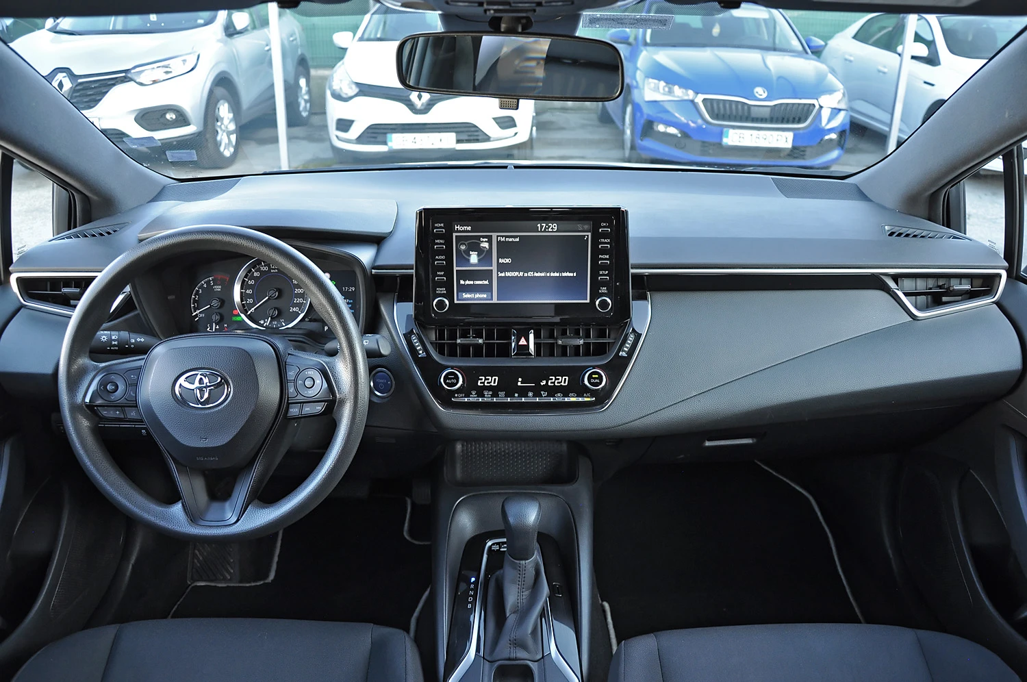 Toyota Corolla 1.8 hybrid Гаранционен! - изображение 7