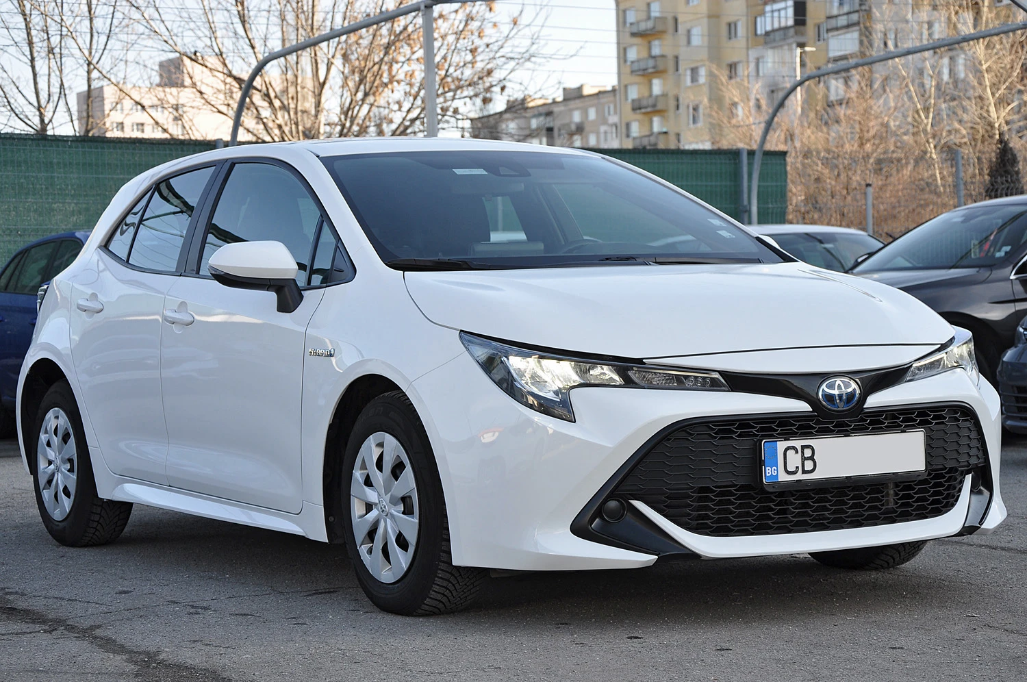 Toyota Corolla 1.8 hybrid Гаранционен! - изображение 3
