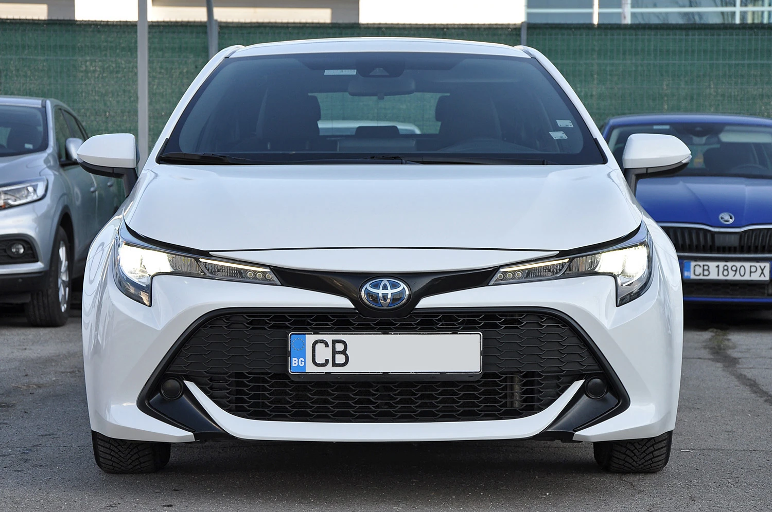 Toyota Corolla 1.8 hybrid Гаранционен! - изображение 2