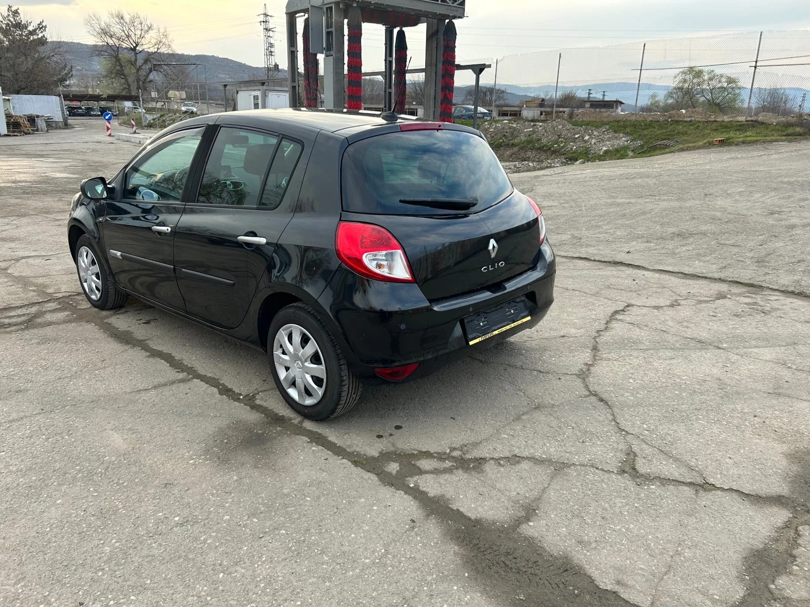 Renault Clio 1.2i навигация всички екстри , снимка 5 - Автомобили и джипове - 53770637