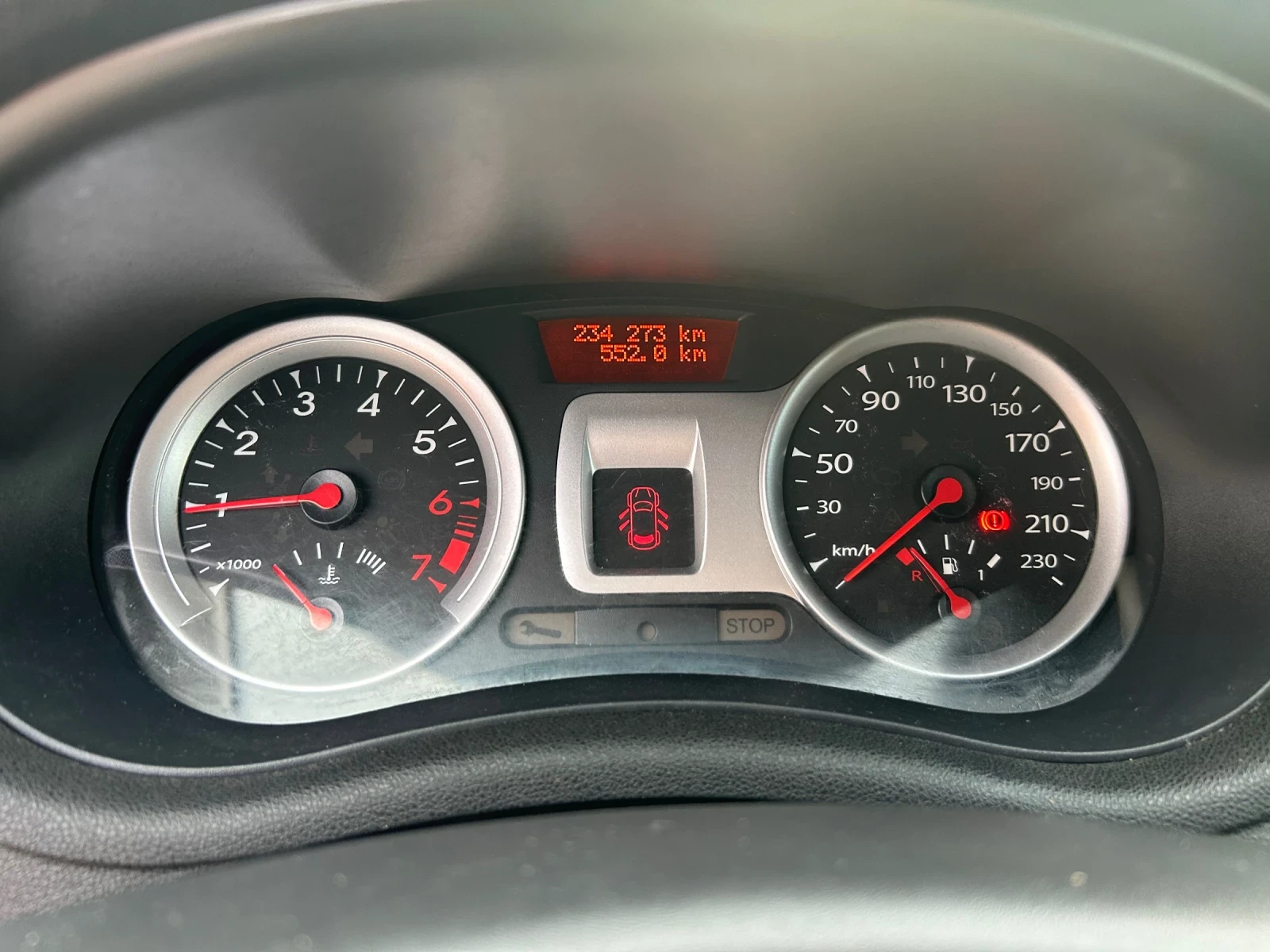 Renault Clio 1.2i навигация всички екстри , снимка 11 - Автомобили и джипове - 53770637