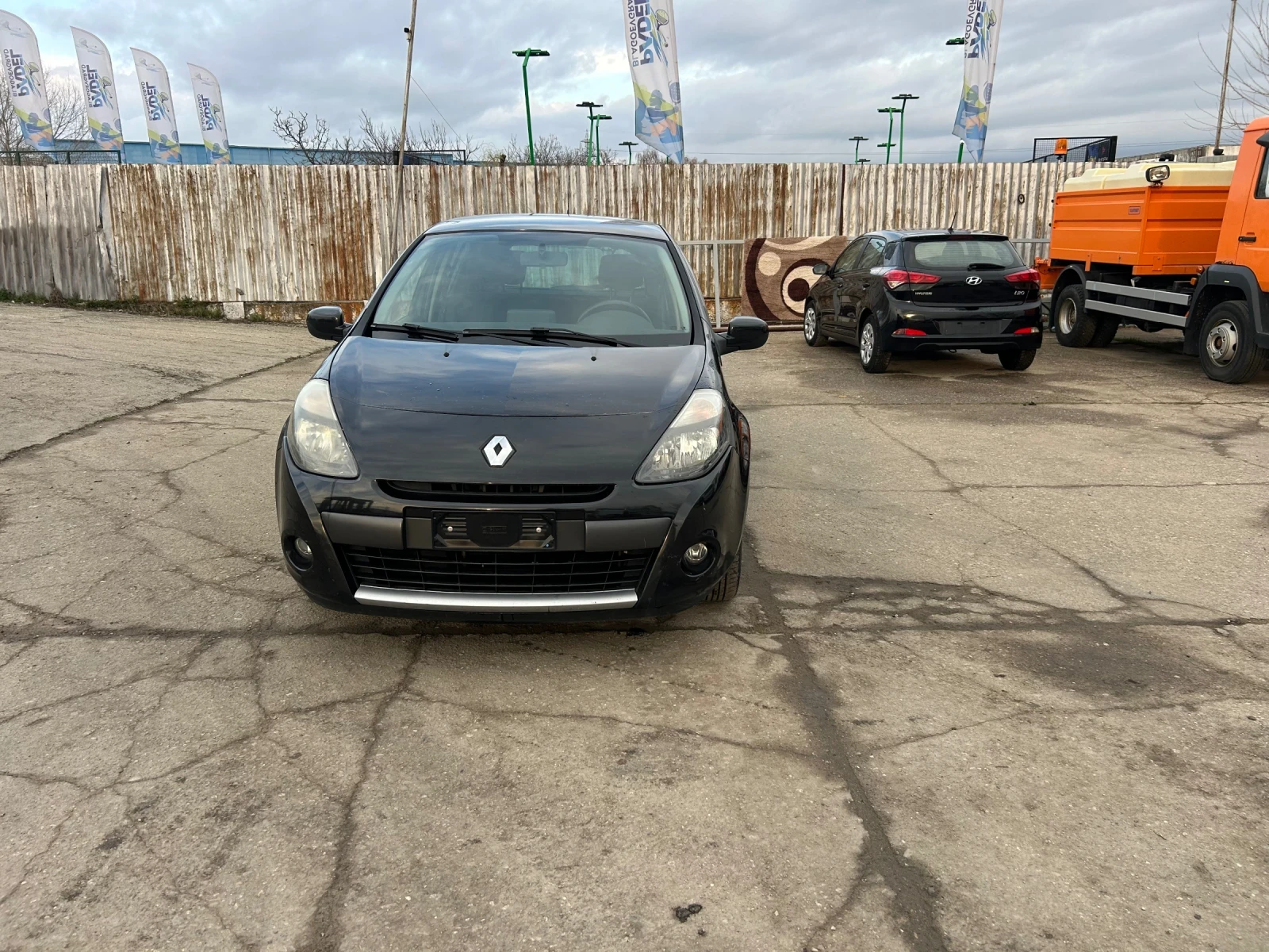 Renault Clio 1.2i навигация всички екстри 