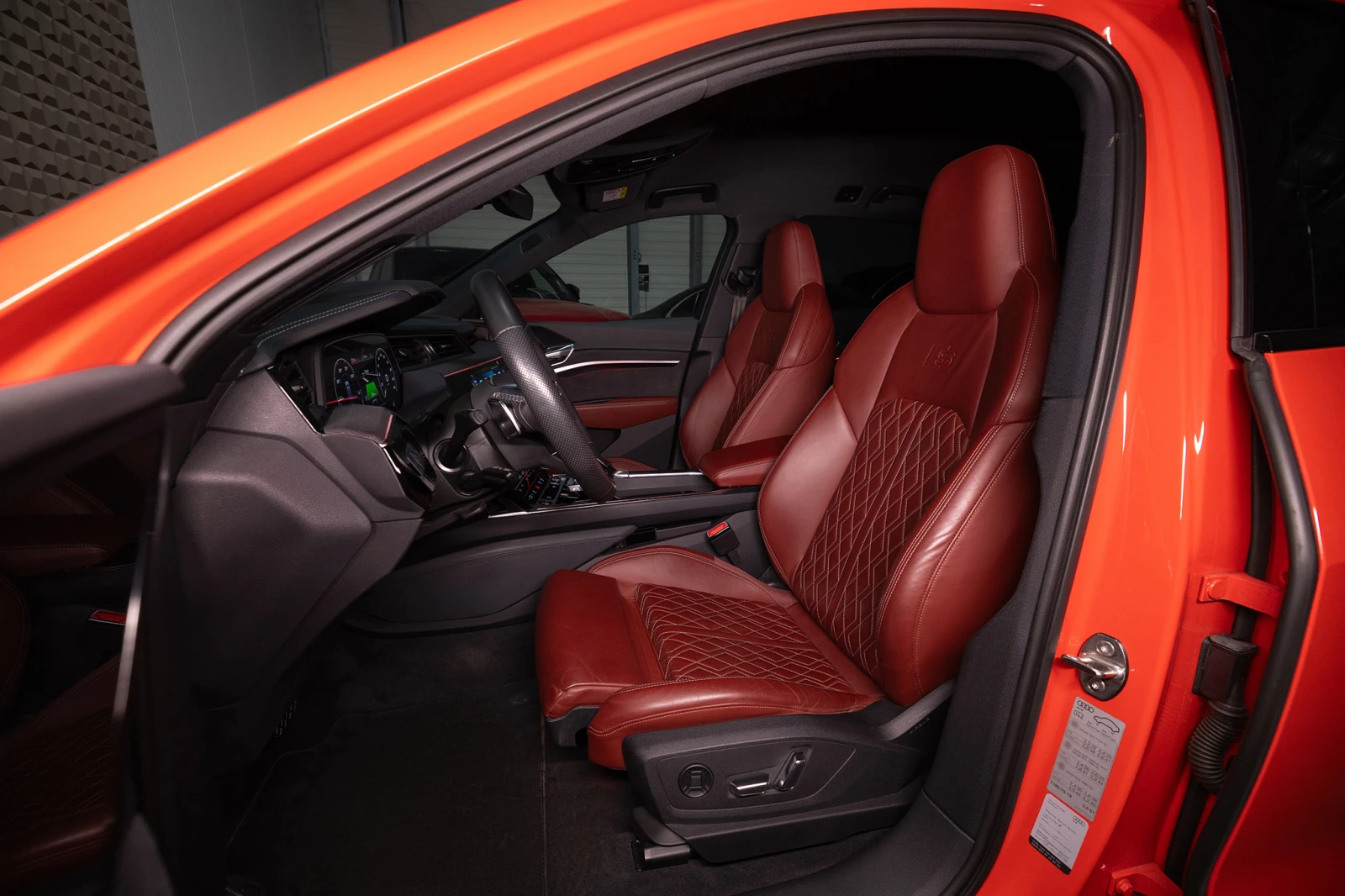 Audi E-Tron Sportback S 95 kWh quattro (Гаранция до 2027), снимка 8 - Автомобили и джипове - 53801126