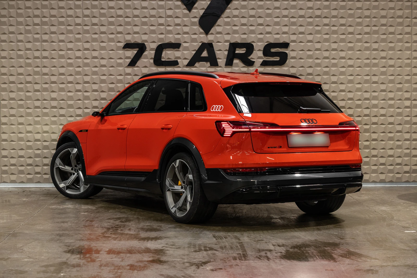 Audi E-Tron Sportback S 95 kWh quattro (Гаранция до 2027), снимка 4 - Автомобили и джипове - 53801126