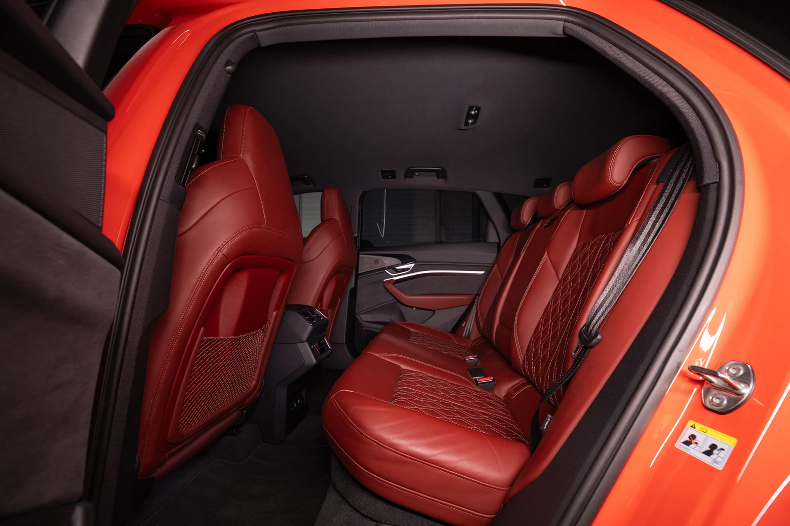 Audi E-Tron Sportback S 95 kWh quattro (Гаранция до 2027), снимка 12 - Автомобили и джипове - 53801126