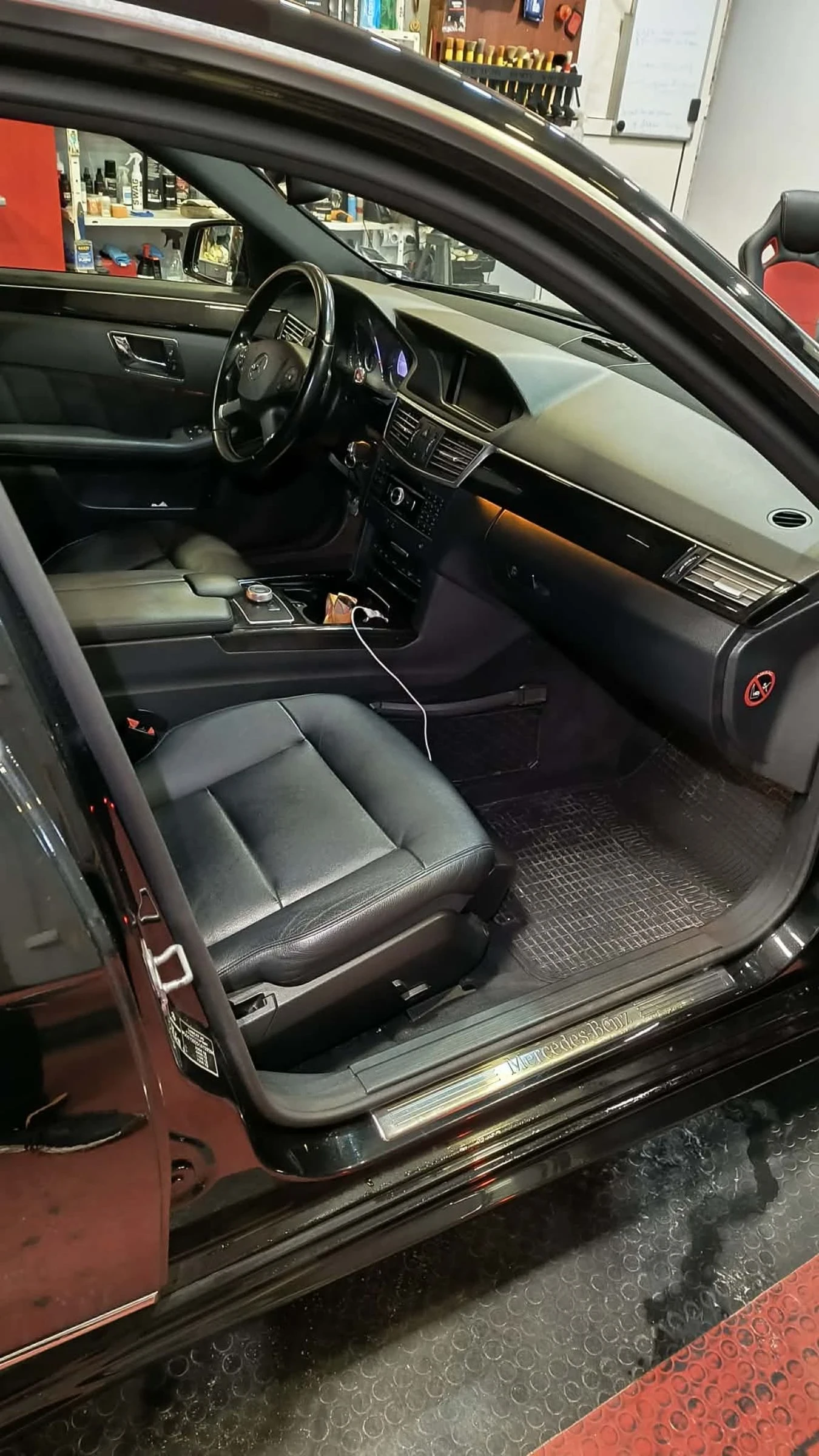 Mercedes-Benz E 350 AVANTGARDE, снимка 11 - Автомобили и джипове - 54032234