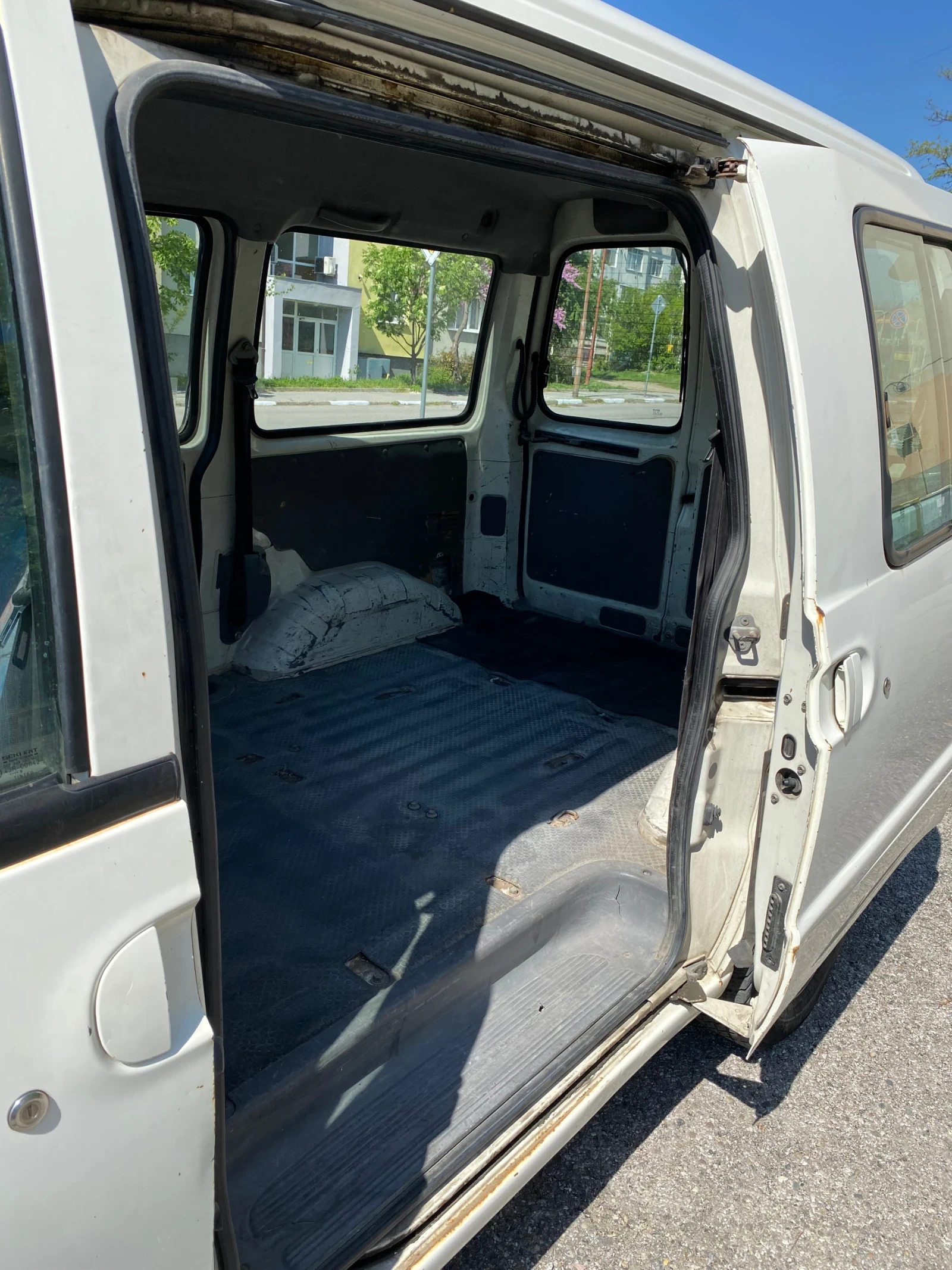 Nissan Serena 2.3 чист дизел, снимка 9 - Автомобили и джипове - 54455132