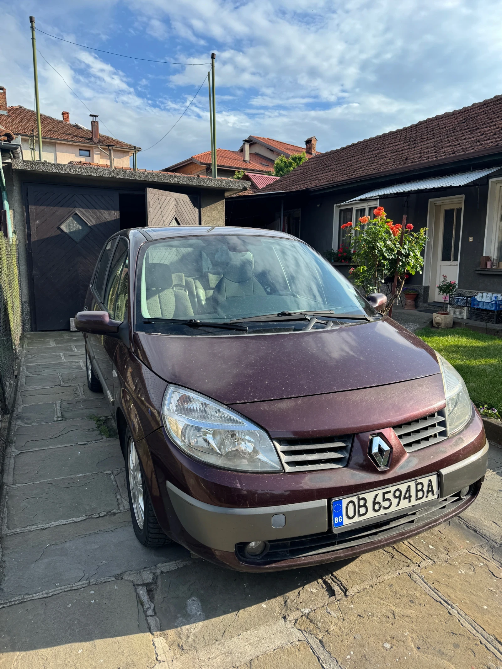 Renault Scenic 1.5 dCi, снимка 3 - Автомобили и джипове - 54818608