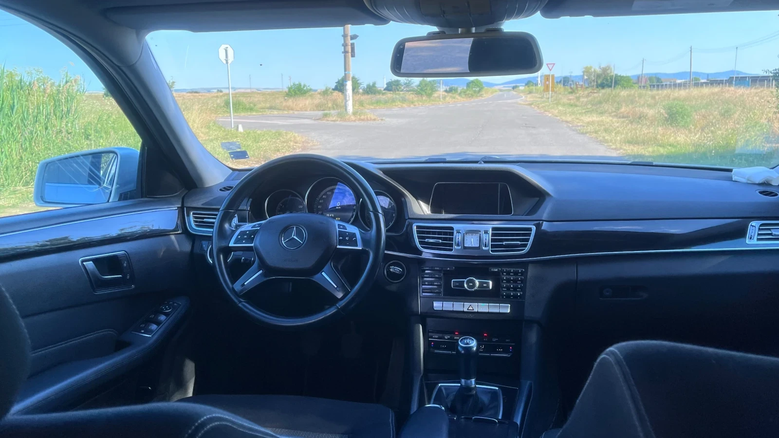 Mercedes-Benz E 220, снимка 5 - Автомобили и джипове - 54984395