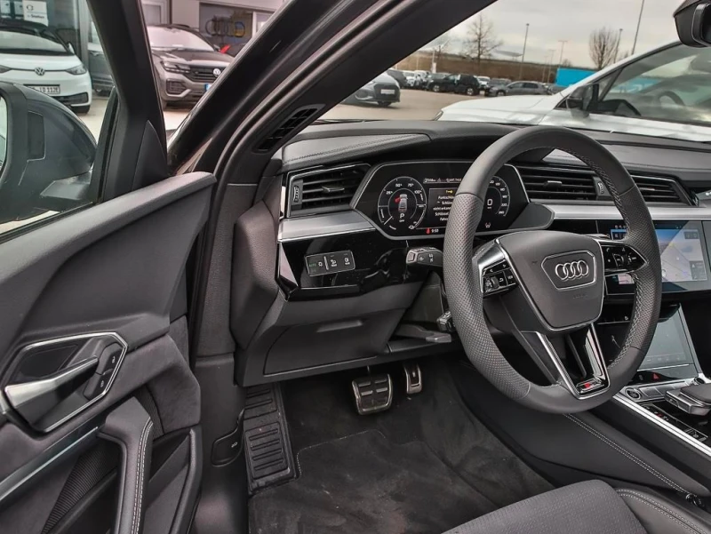 Audi Q8 E-TRON 50 QUATTRO S-LINE SPORTBACK B&O MATRIX, снимка 6 - Автомобили и джипове - 52566999