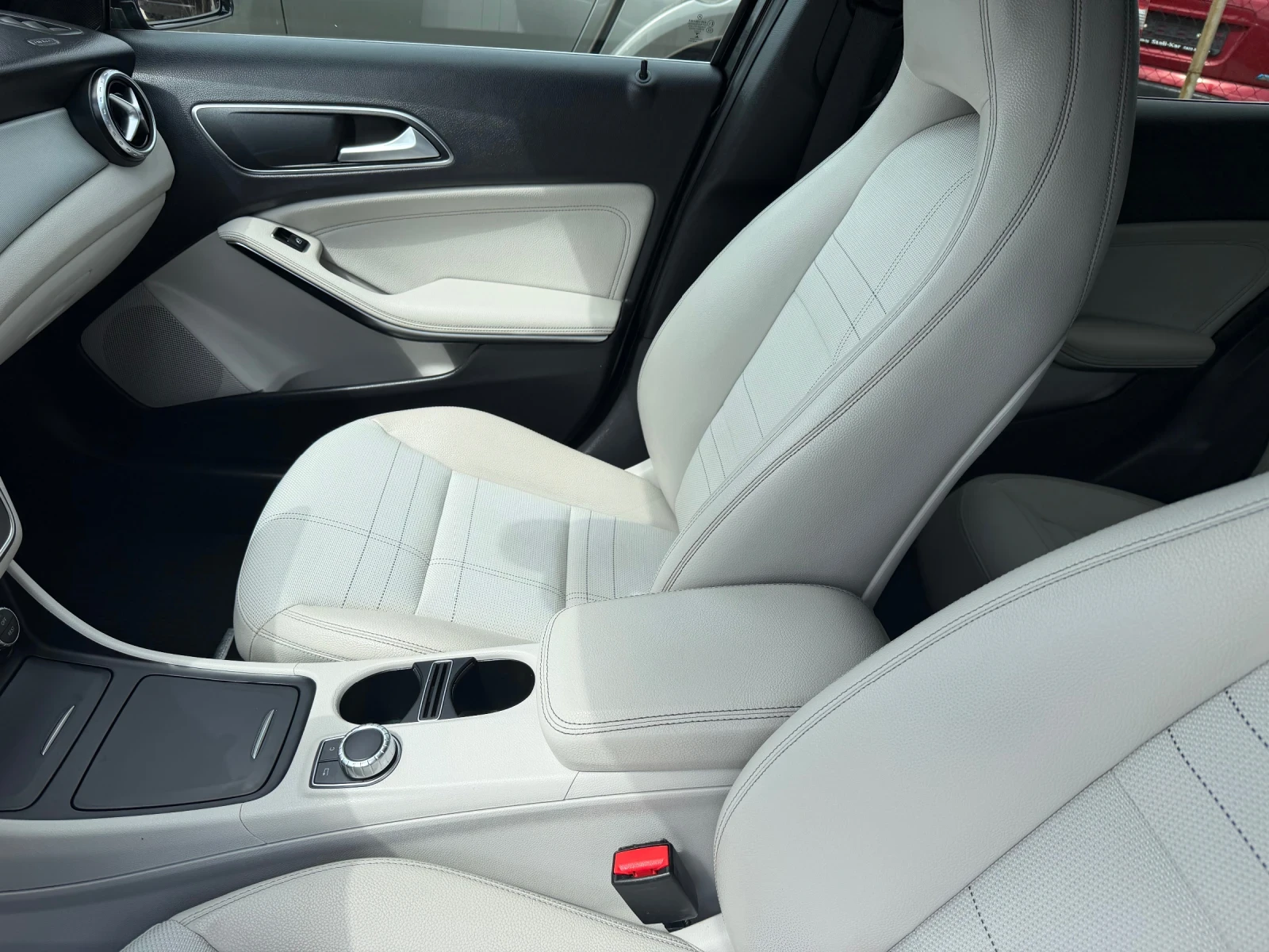 Mercedes-Benz GLA 200 200cdi, снимка 10 - Автомобили и джипове - 54147808