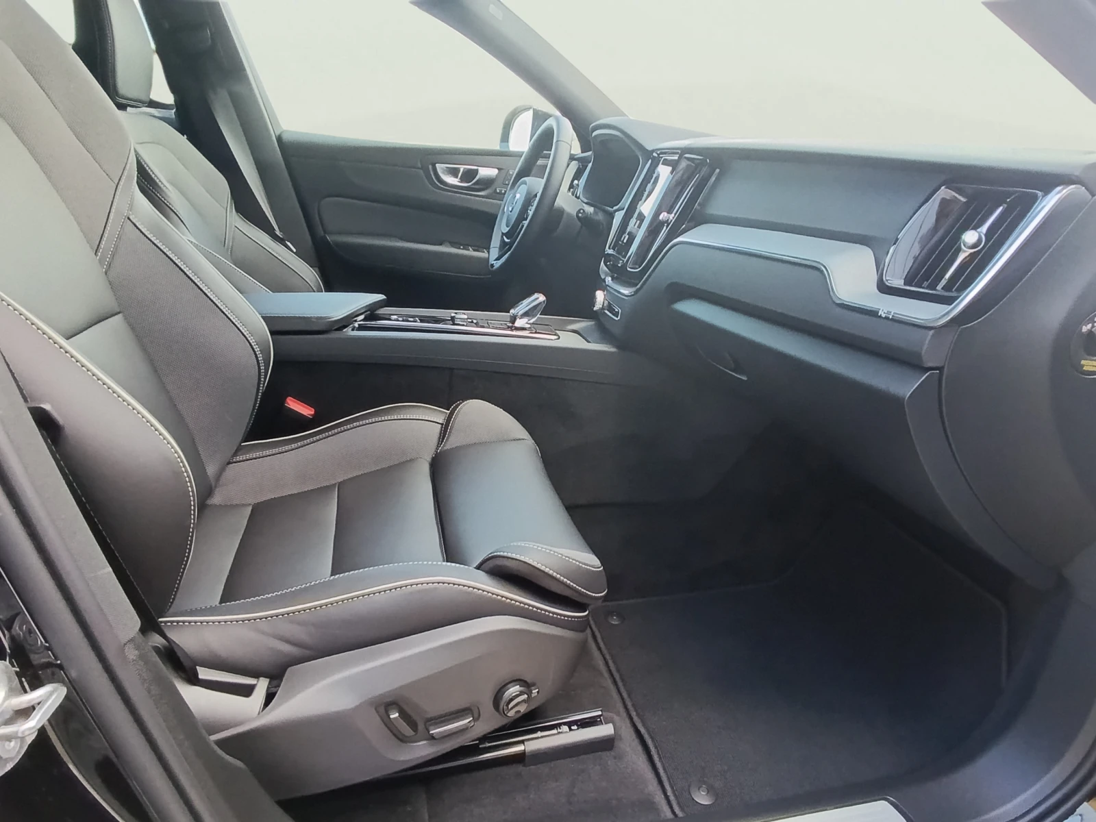 Volvo XC60 T8 2.0L, снимка 9 - Автомобили и джипове - 54934479