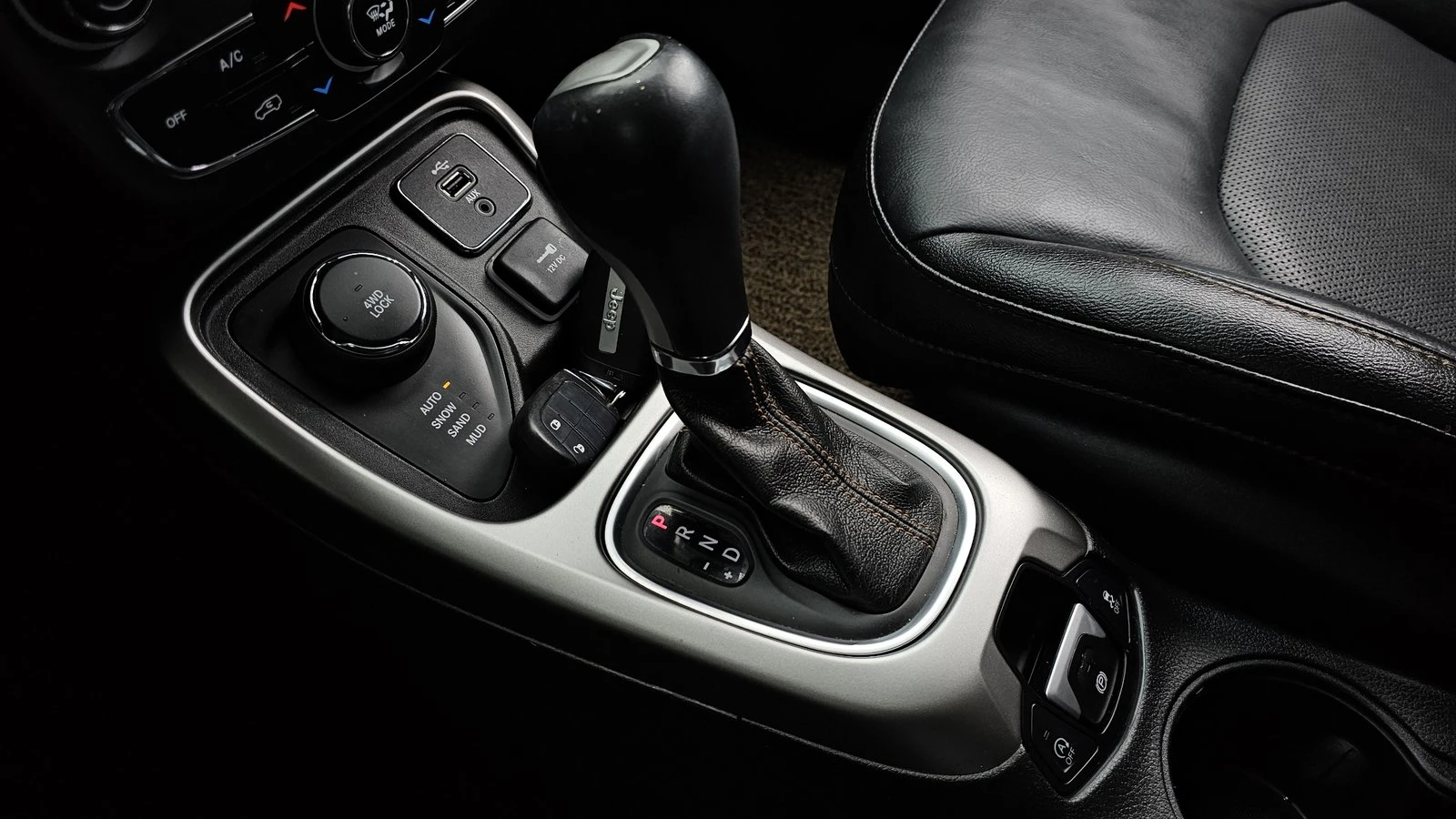 Jeep Compass 2.4* ЛЮК* KEYLESS* КРАЙНА ЦЕНА, снимка 9 - Автомобили и джипове - 55318879