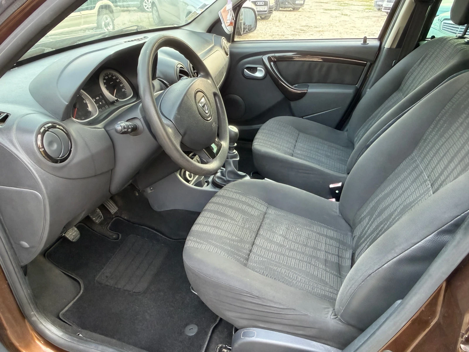 Dacia Duster 1.5dci 4* 4, снимка 9 - Автомобили и джипове - 55660271