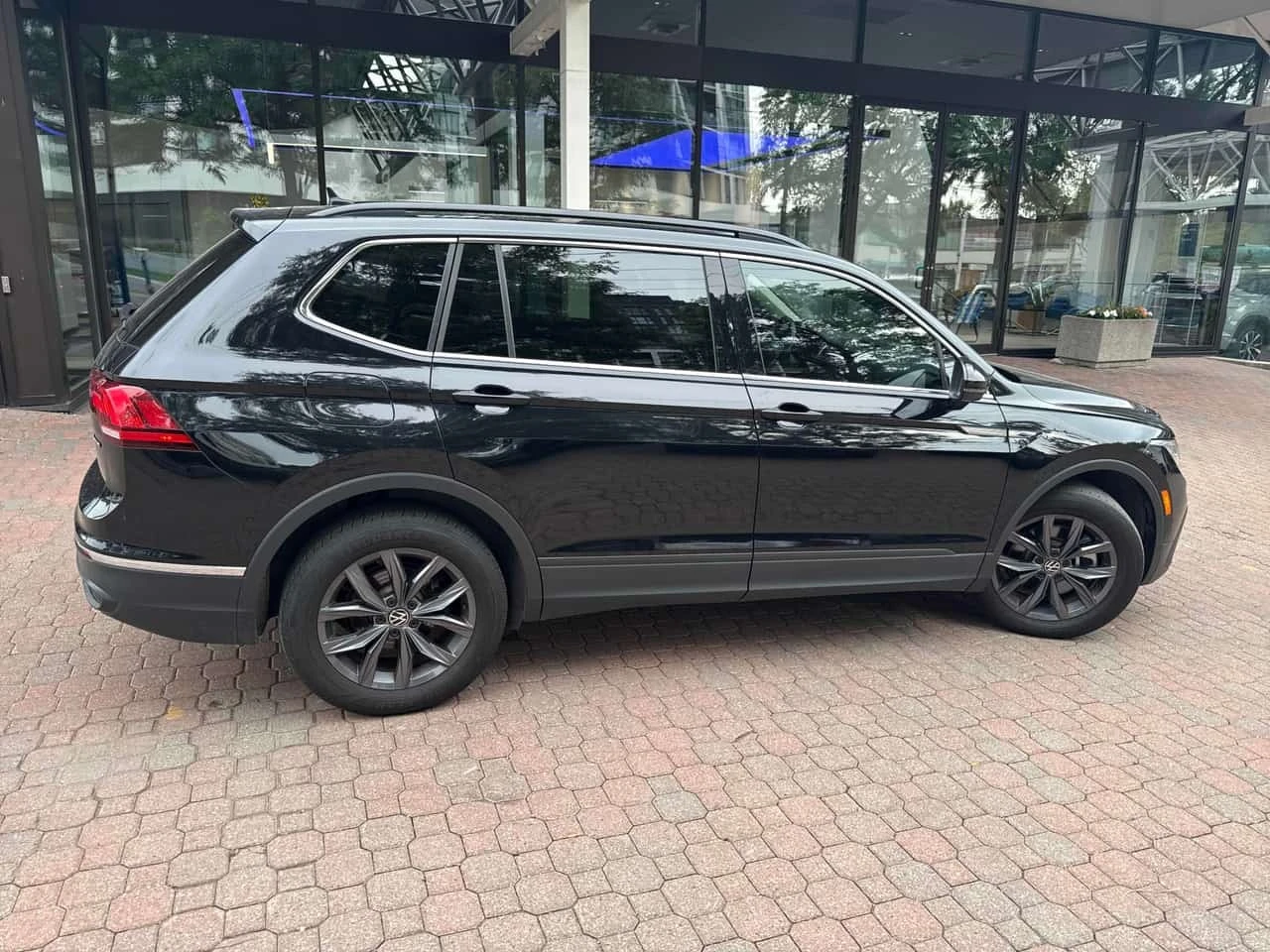 VW Tiguan * Comfortline * CARFAX * БЕЗ ПЪРВОНАЧАЛНА ВНОСКА, снимка 3 - Автомобили и джипове - 55797686