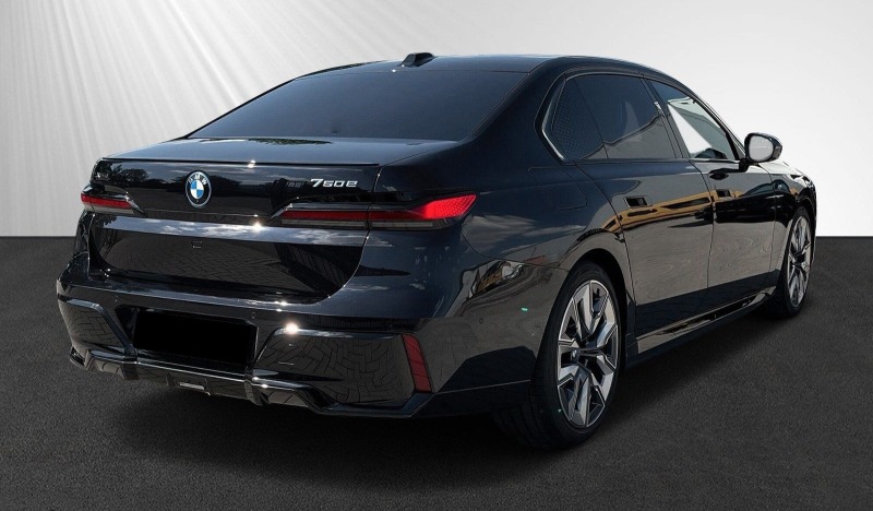 BMW 750 e xDrive = M-Sport Pro= Гаранция, снимка 2 - Автомобили и джипове - 46432903