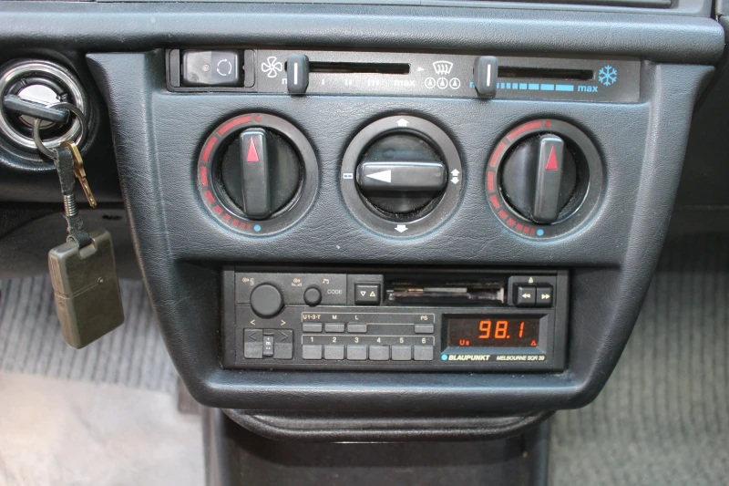 Mercedes-Benz 190 190E, снимка 11 - Автомобили и джипове - 50980134