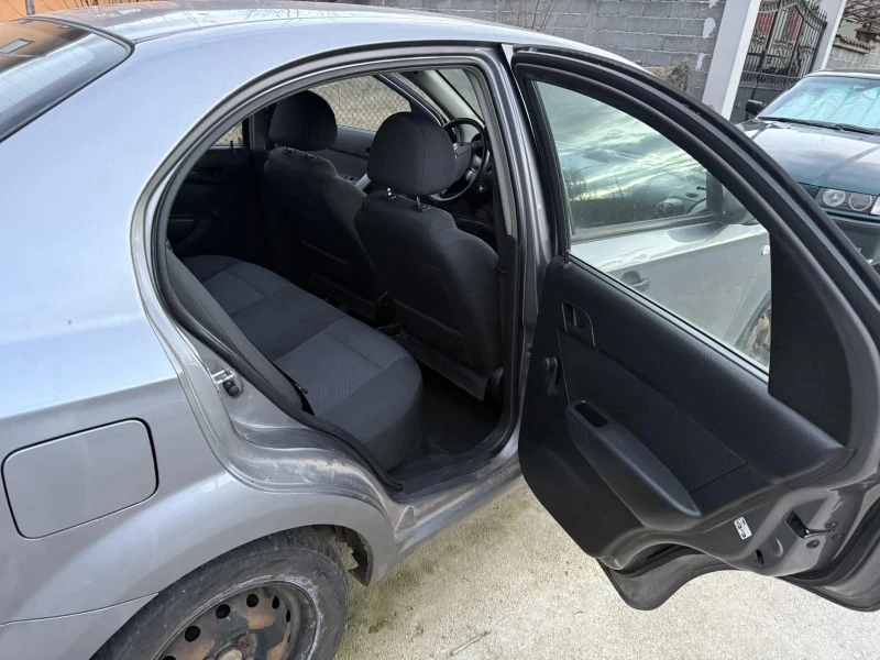 Chevrolet Aveo 1.4, снимка 11 - Автомобили и джипове - 52871610