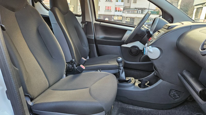 Toyota Aygo 1.0 NAVIG/KLIMA/EURO-6, снимка 13 - Автомобили и джипове - 52894064