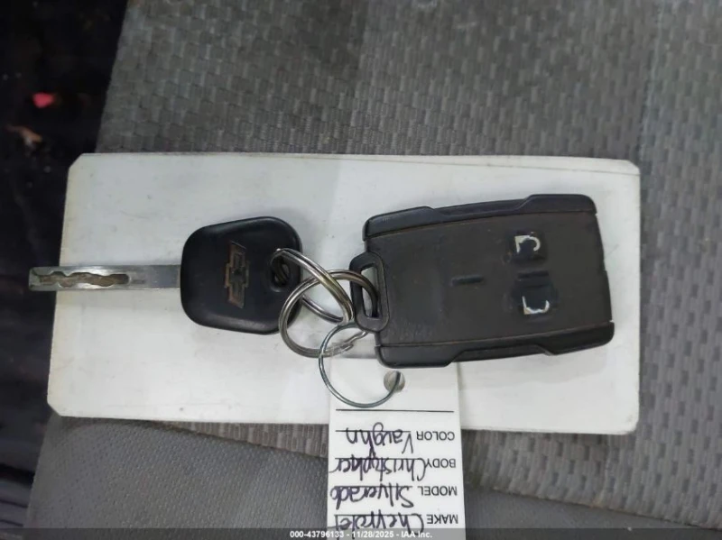 Chevrolet Silverado 5.3L V-8 DI, VVT, 355HP 4X2 Drive, снимка 3 - Автомобили и джипове - 53098262