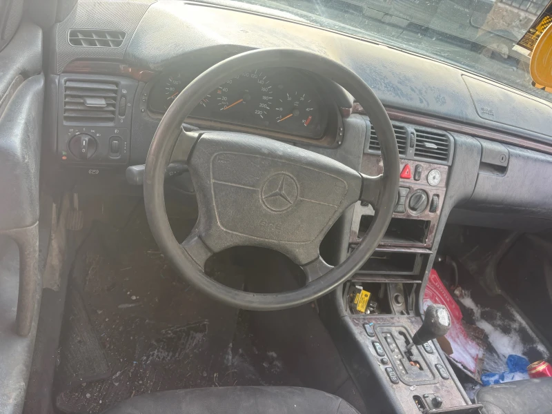 Mercedes-Benz E 290 2.9, снимка 5 - Автомобили и джипове - 53101781