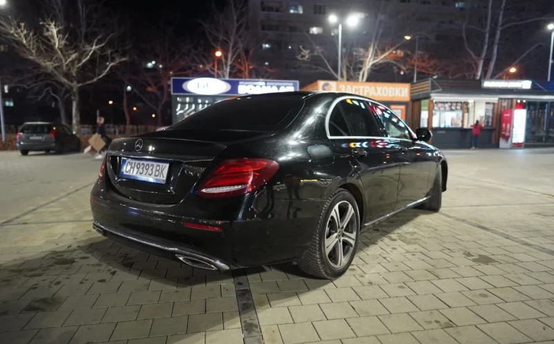 Mercedes-Benz E 220 4MATIC , снимка 2 - Автомобили и джипове - 53264958