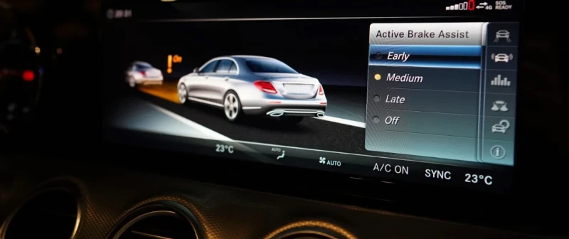 Mercedes-Benz E 220 4MATIC , снимка 9 - Автомобили и джипове - 53264958