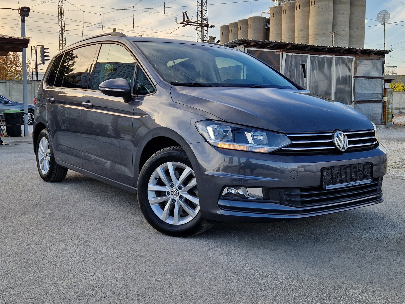 VW Touran 1.6TDI-7места* Navi* Distronic* PDC* EURO6b* Itali - изображение 3