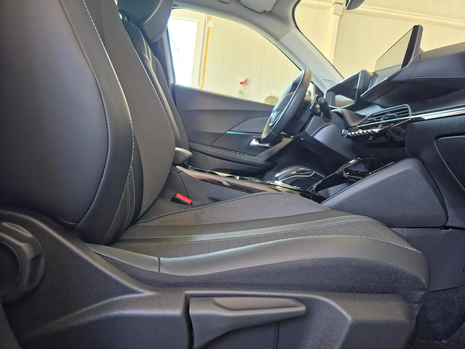 Peugeot 2008 1.5BlueHdi EAT8 ALLURE - изображение 9