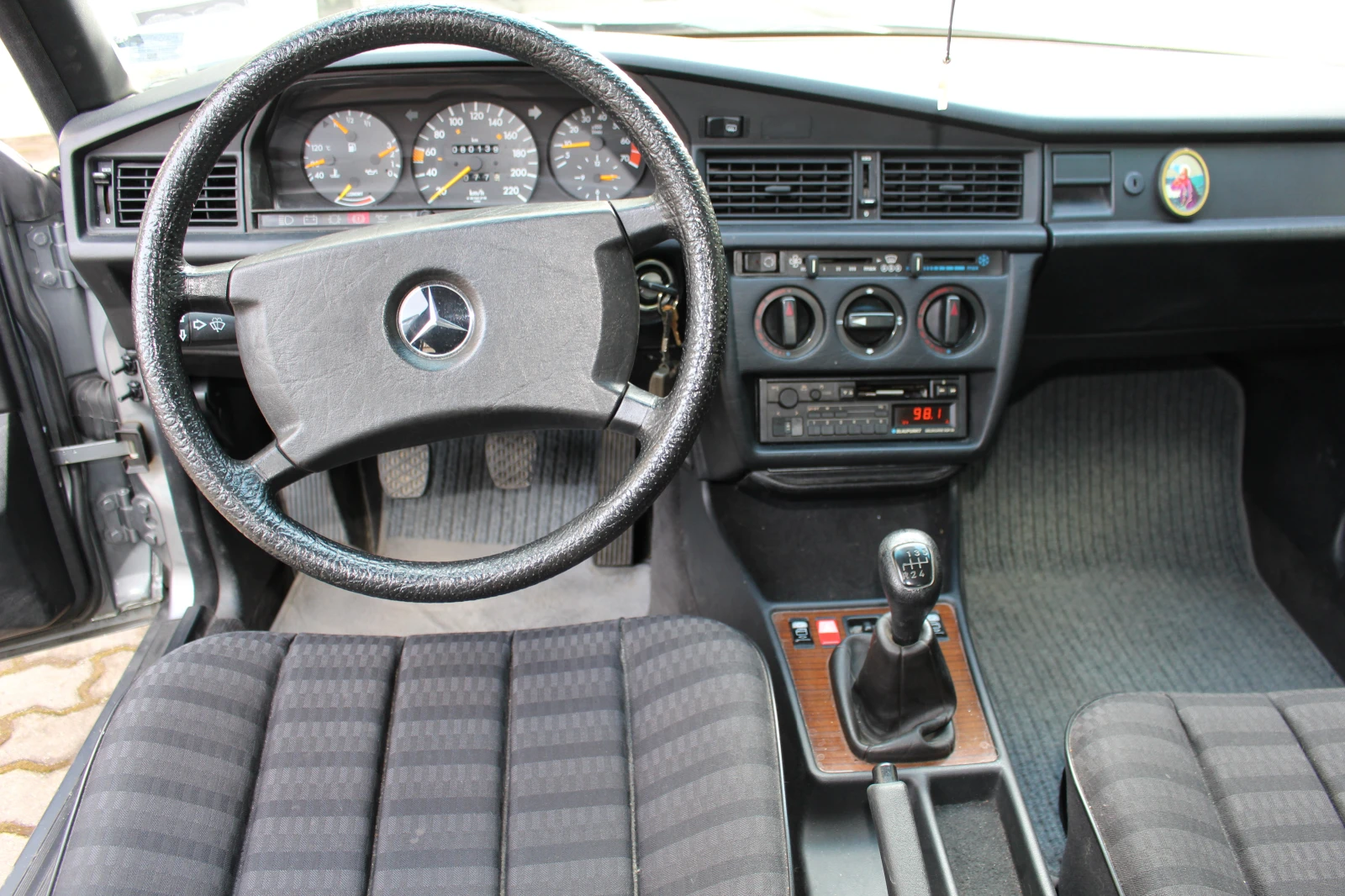 Mercedes-Benz 190 190E - изображение 9