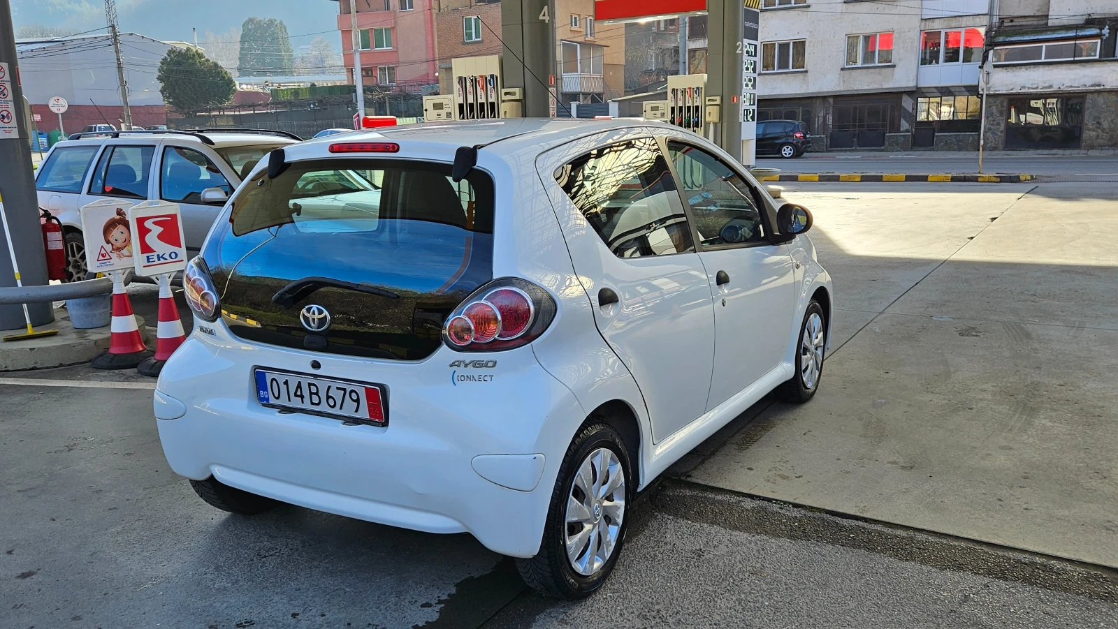 Toyota Aygo 1.0 NAVIG/KLIMA/EURO-6 - изображение 6