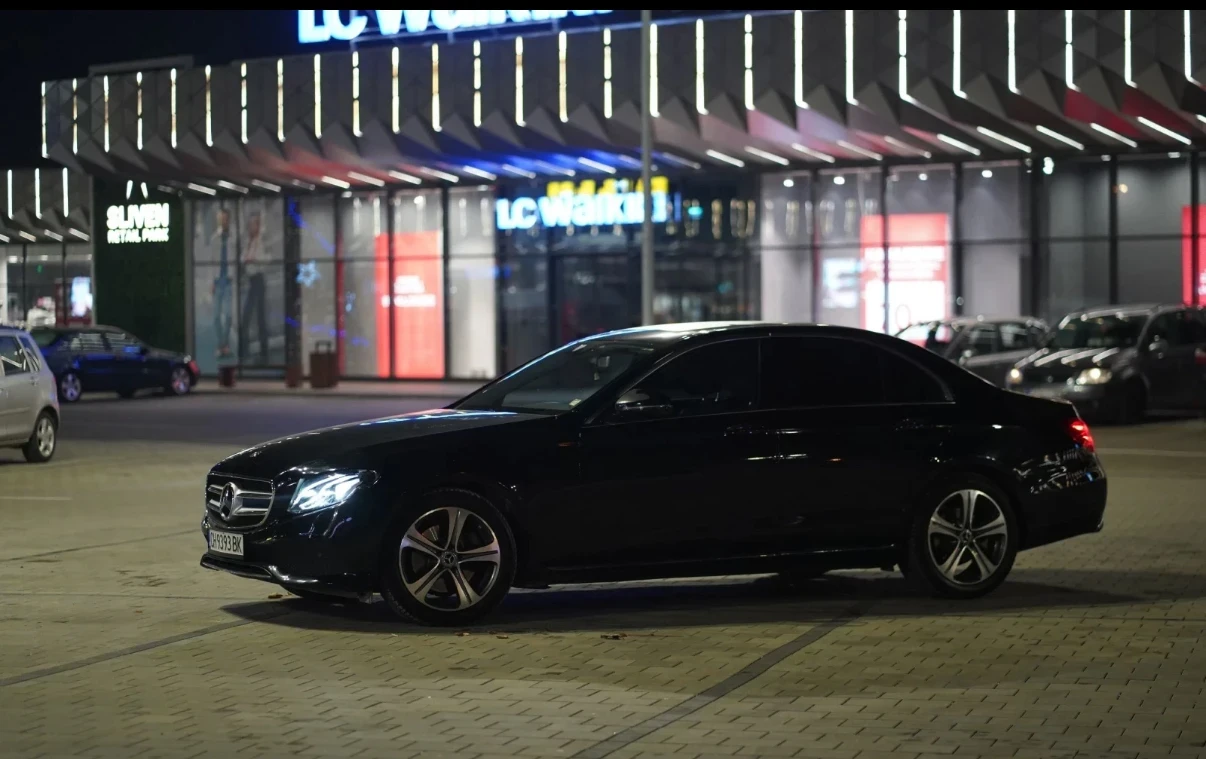 Mercedes-Benz E 220 4MATIC  - изображение 3