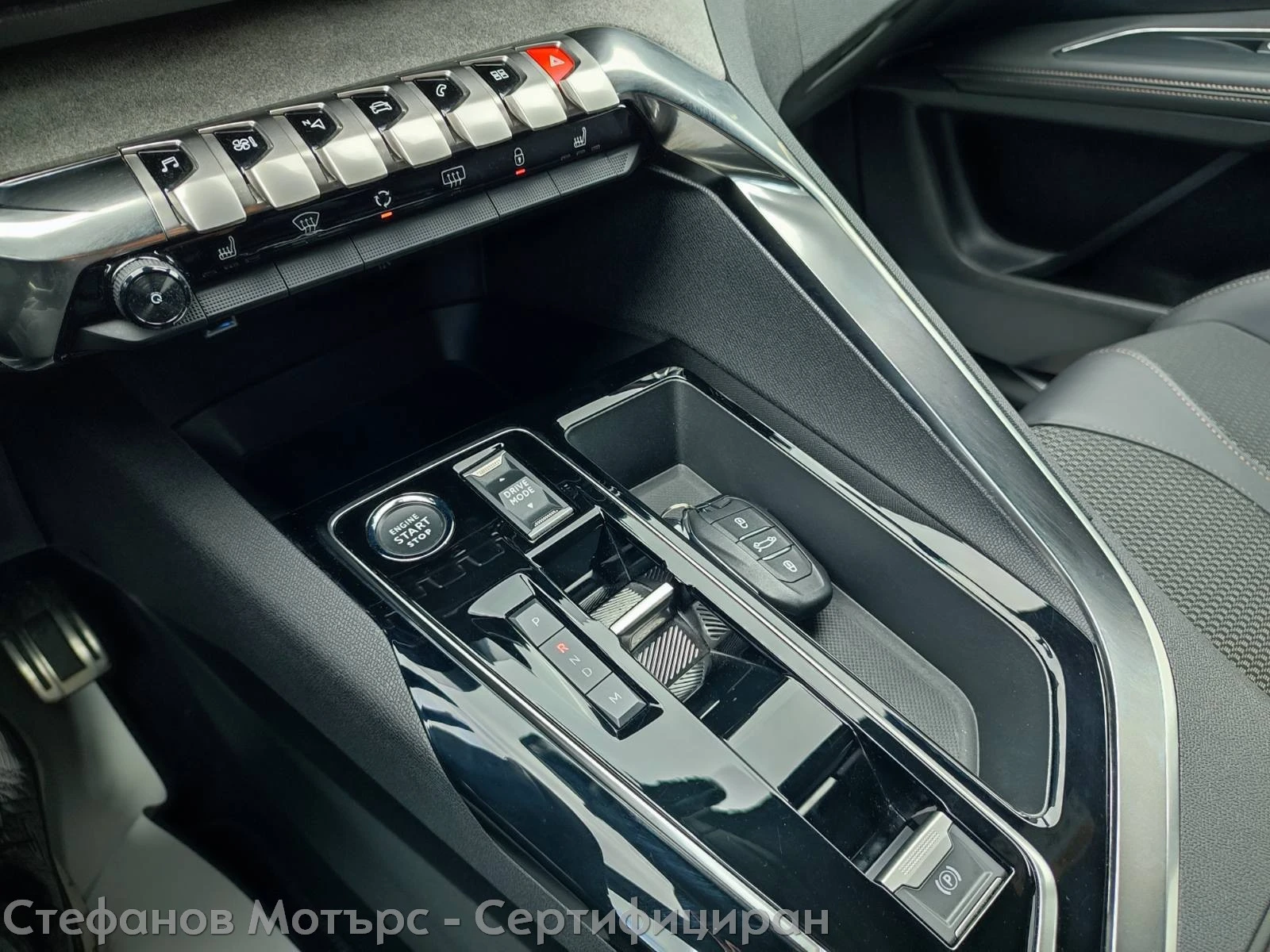 Peugeot 5008 6+ 1 New Line Up GT 1.2 (136hp) HYBRID 48V AT6, снимка 14 - Автомобили и джипове - 53994482