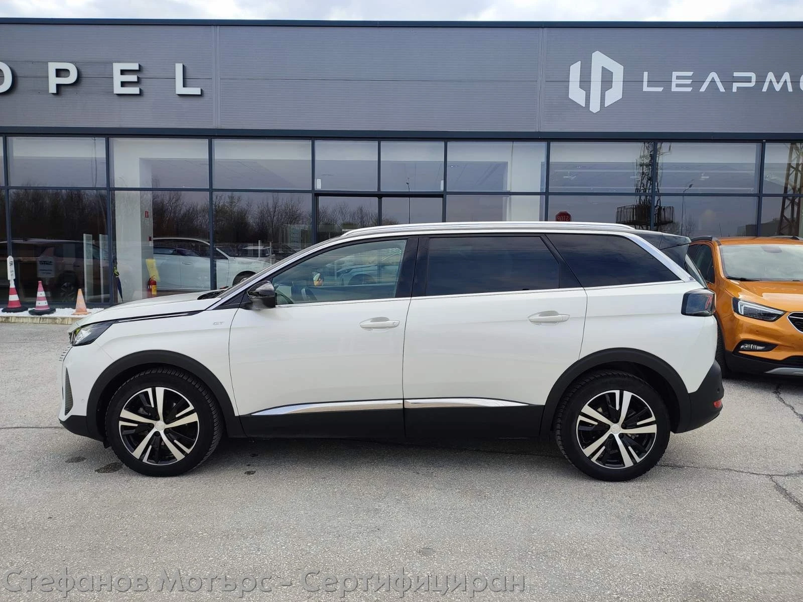 Peugeot 5008 6+ 1 New Line Up GT 1.2 (136hp) HYBRID 48V AT6, снимка 4 - Автомобили и джипове - 53994482