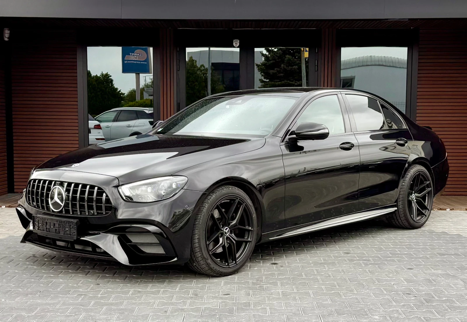 Mercedes-Benz E 220 Facelift* AMG 6.3* BURMESTER* Digital* Лизинг, снимка 3 - Автомобили и джипове - 54498959
