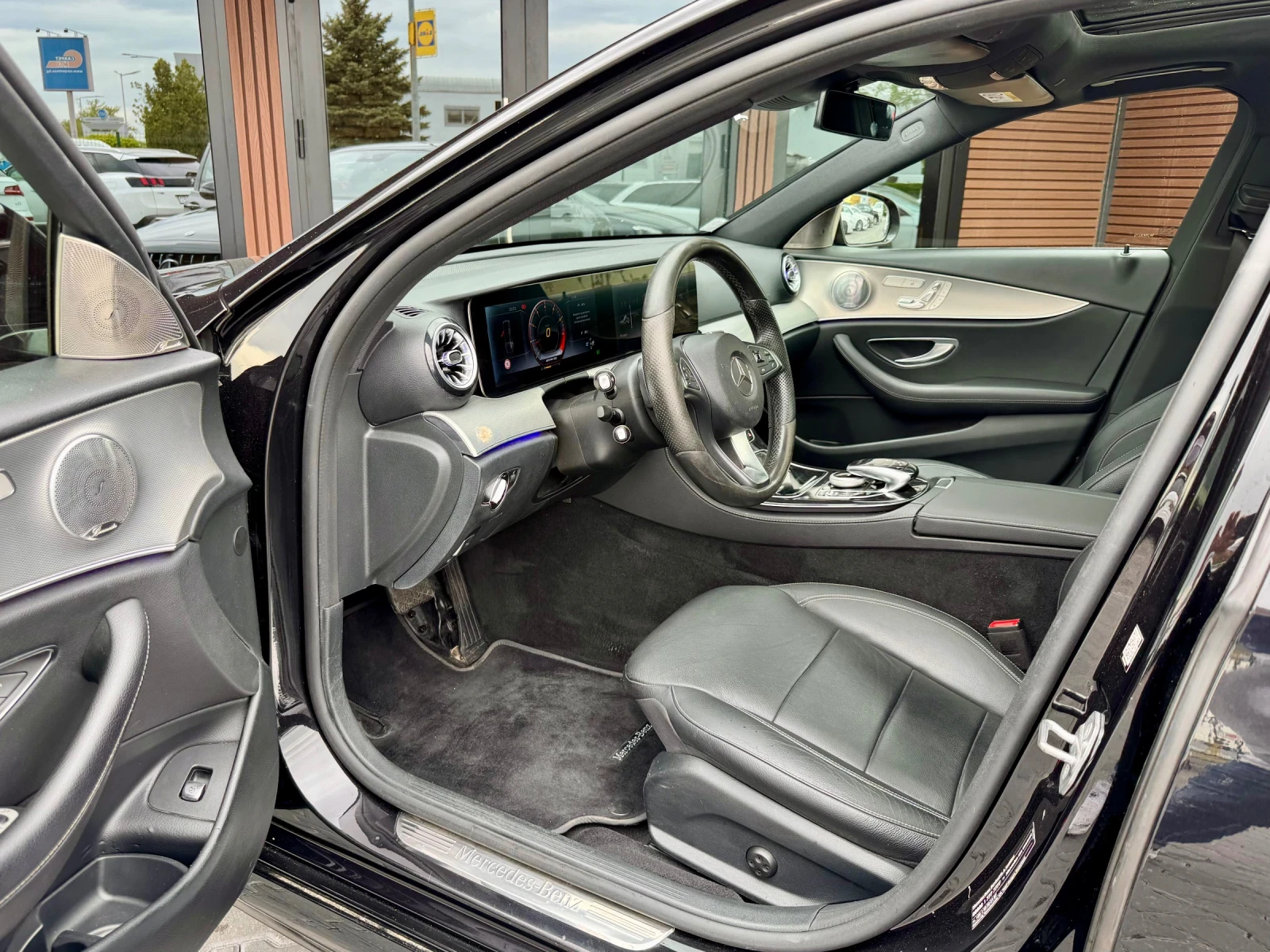Mercedes-Benz E 220 Facelift* AMG 6.3* BURMESTER* Digital* Лизинг, снимка 7 - Автомобили и джипове - 54498959