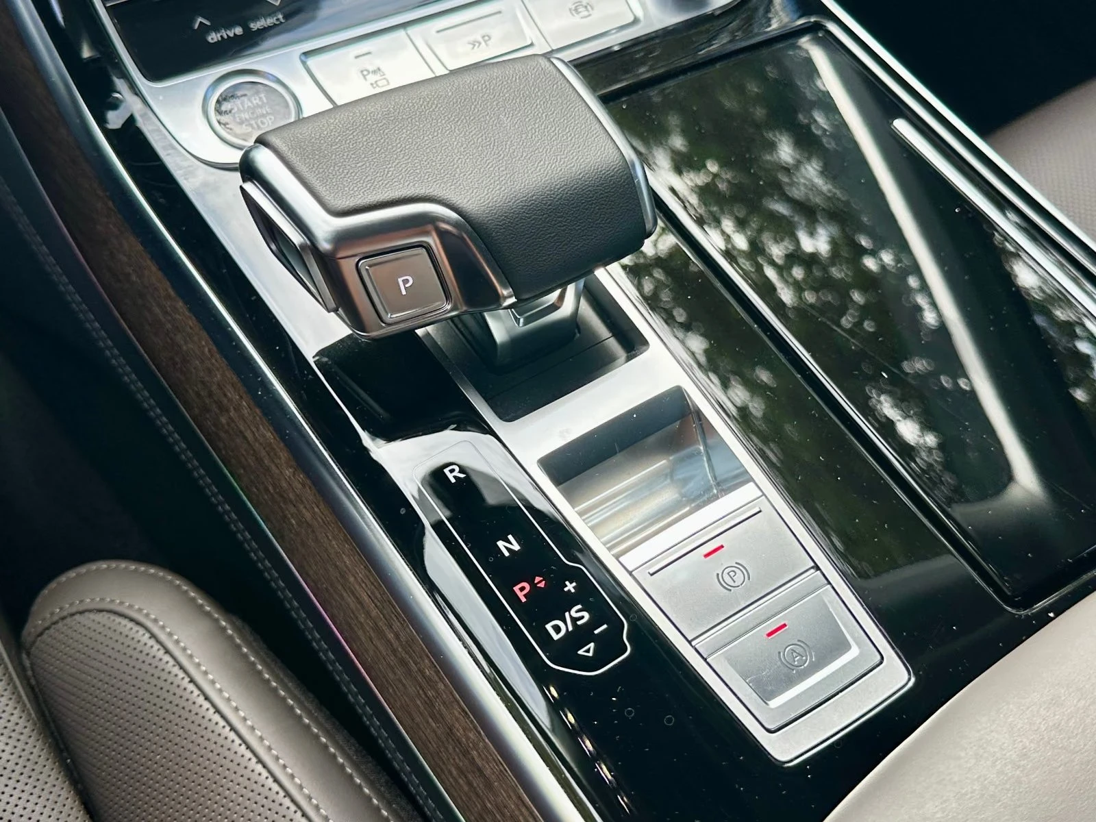 Audi A8 55 TFSI / LONG / B&O / MATRIX/ 4 SEATS/ 360/ AIR, снимка 13 - Автомобили и джипове - 56001660