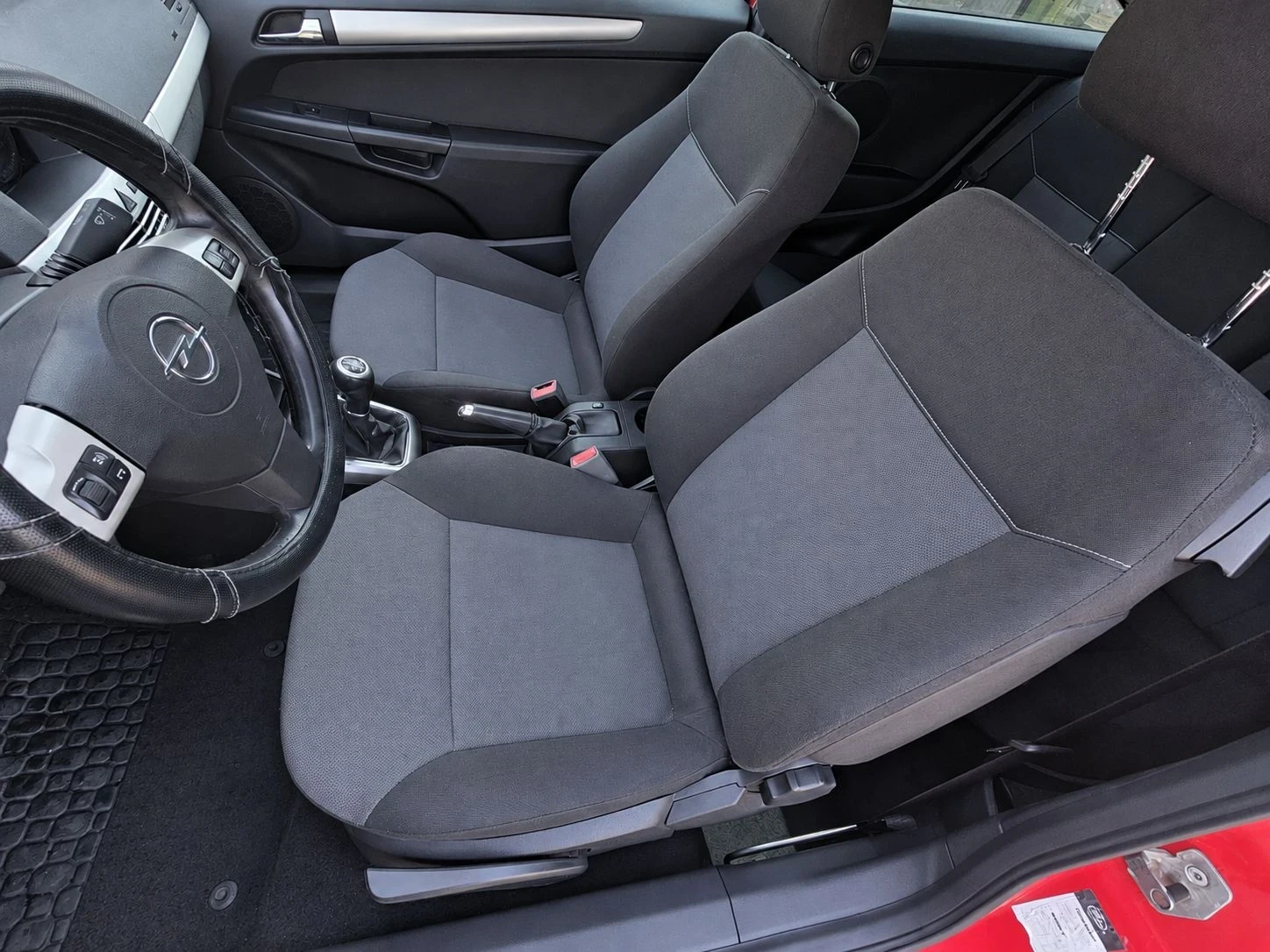 Opel Astra 1.7 CDTI  110кс, снимка 11 - Автомобили и джипове - 56262575