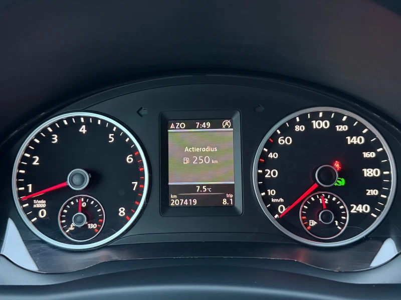 VW Tiguan Нов внос от Холандия//R-line//безупречна!, снимка 13 - Автомобили и джипове - 52904909