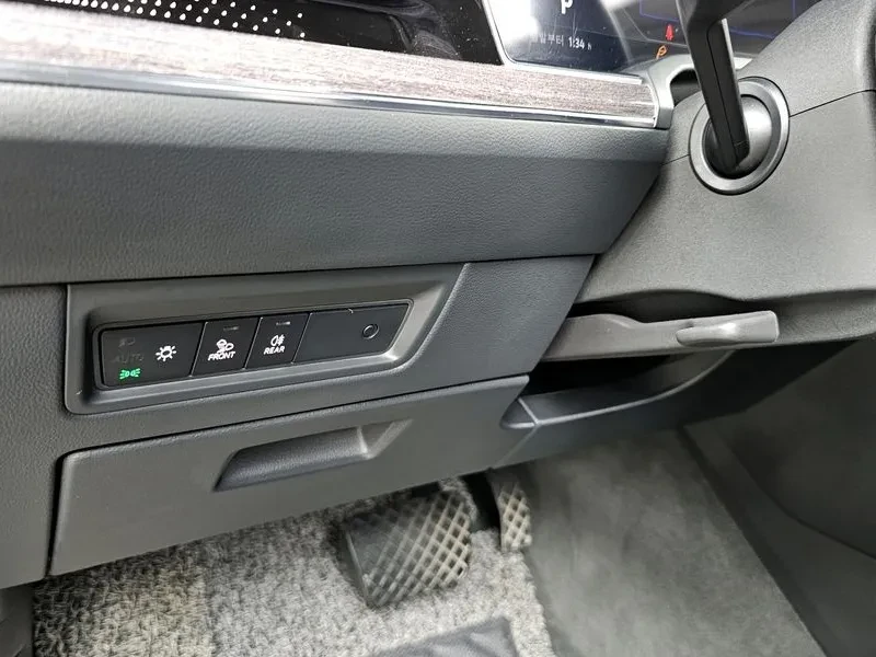 VW Touareg 3.0 Tdi Premium, снимка 14 - Автомобили и джипове - 55610873